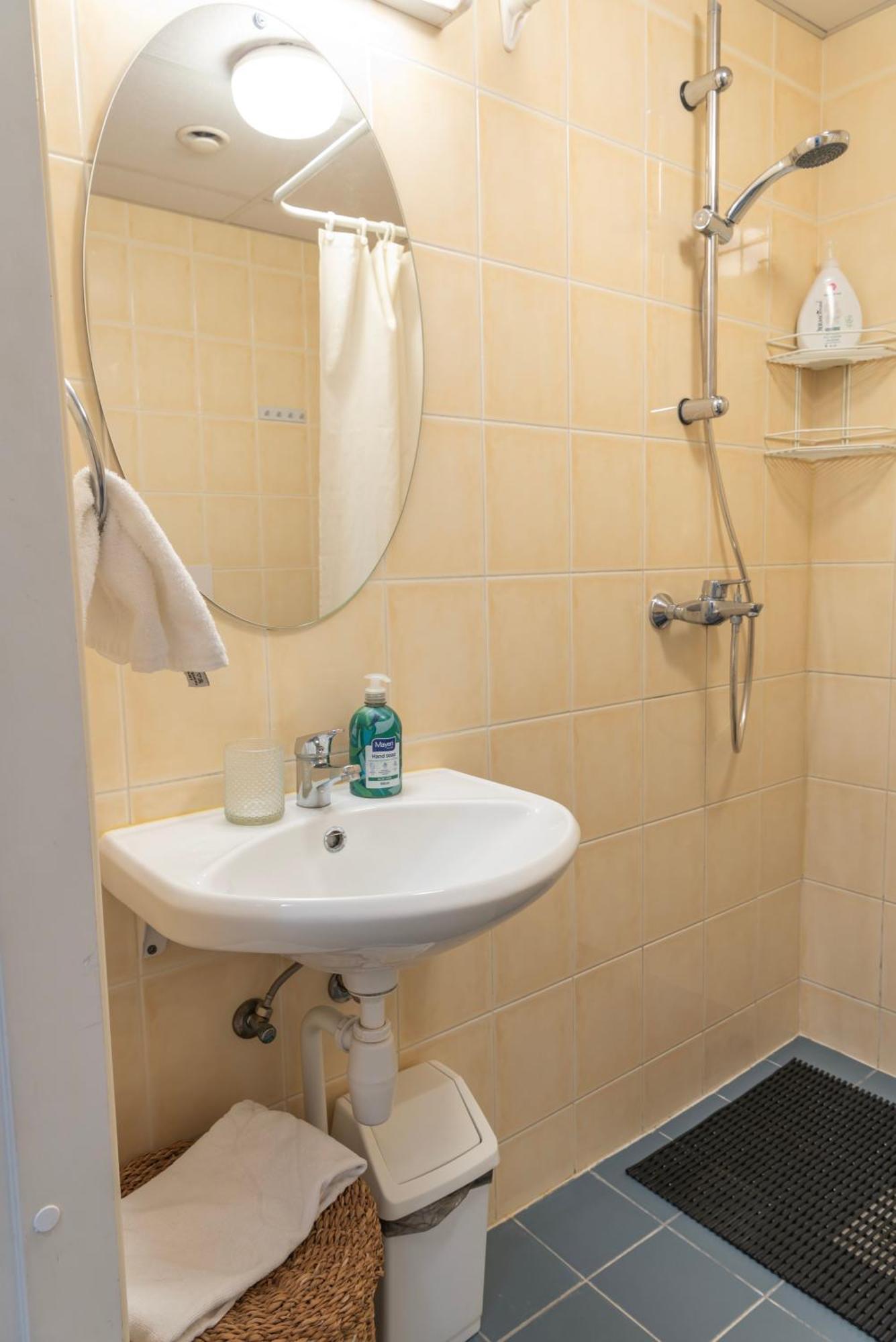 Wilde Guest Apartments Uelikooli 6 Tartu Esterno foto